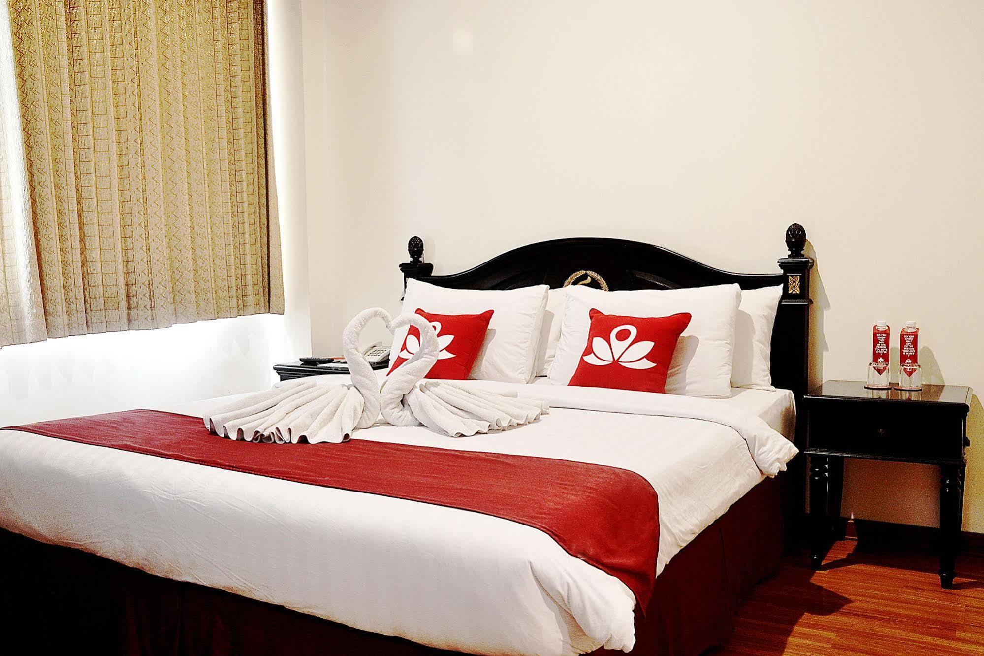 Zen Rooms Sultan Iskandar Muda Surabaya Buitenkant foto