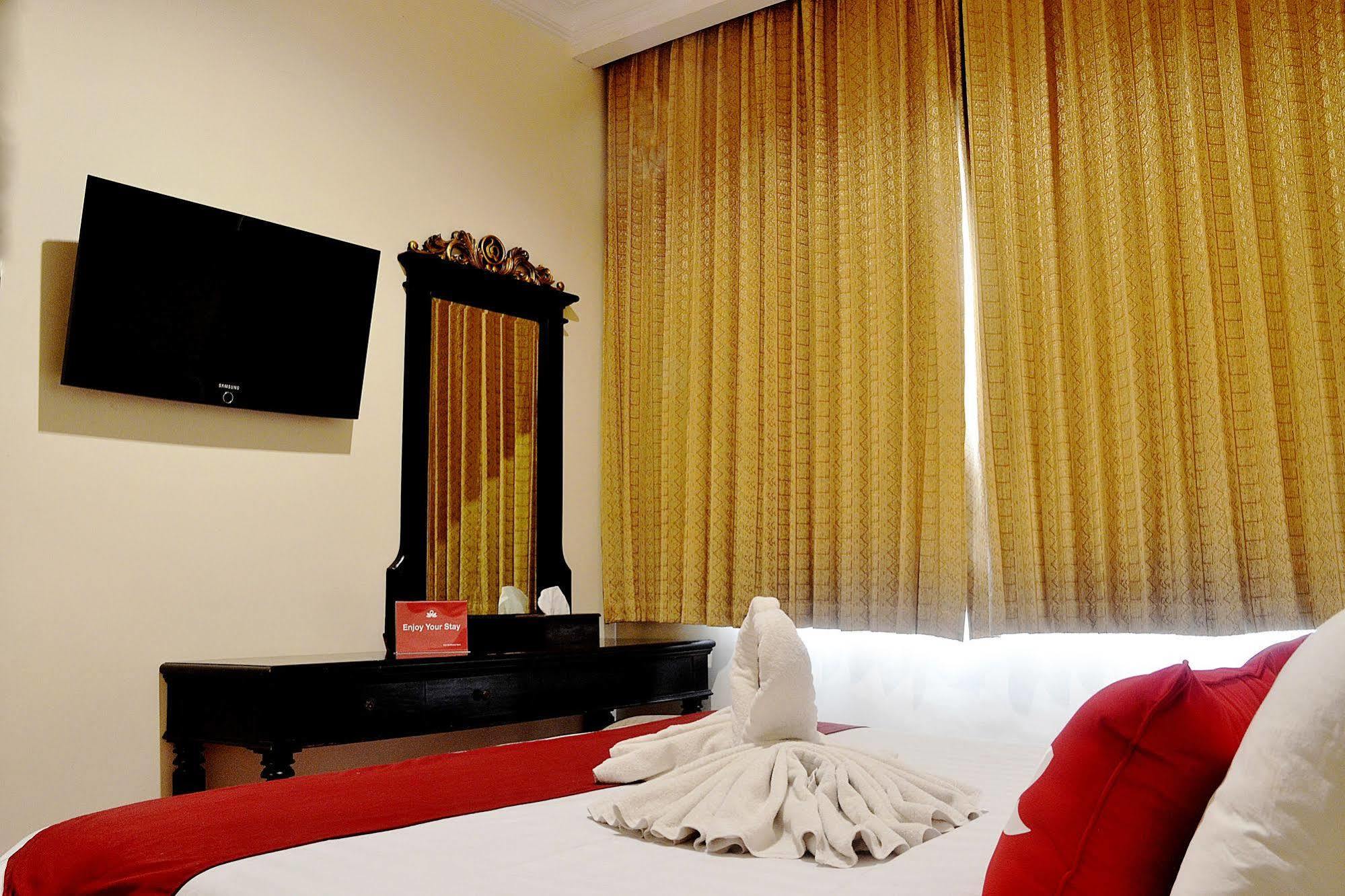 Zen Rooms Sultan Iskandar Muda Surabaya Buitenkant foto