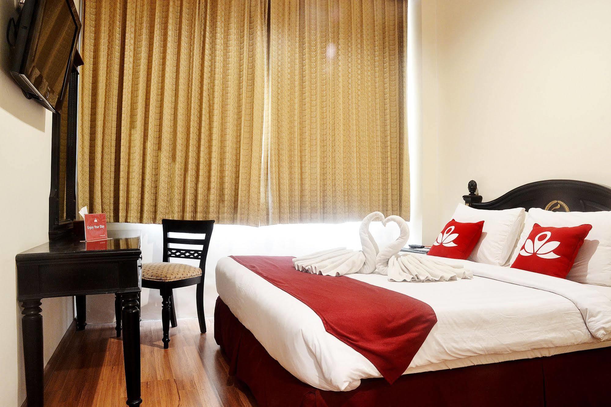 Zen Rooms Sultan Iskandar Muda Surabaya Buitenkant foto
