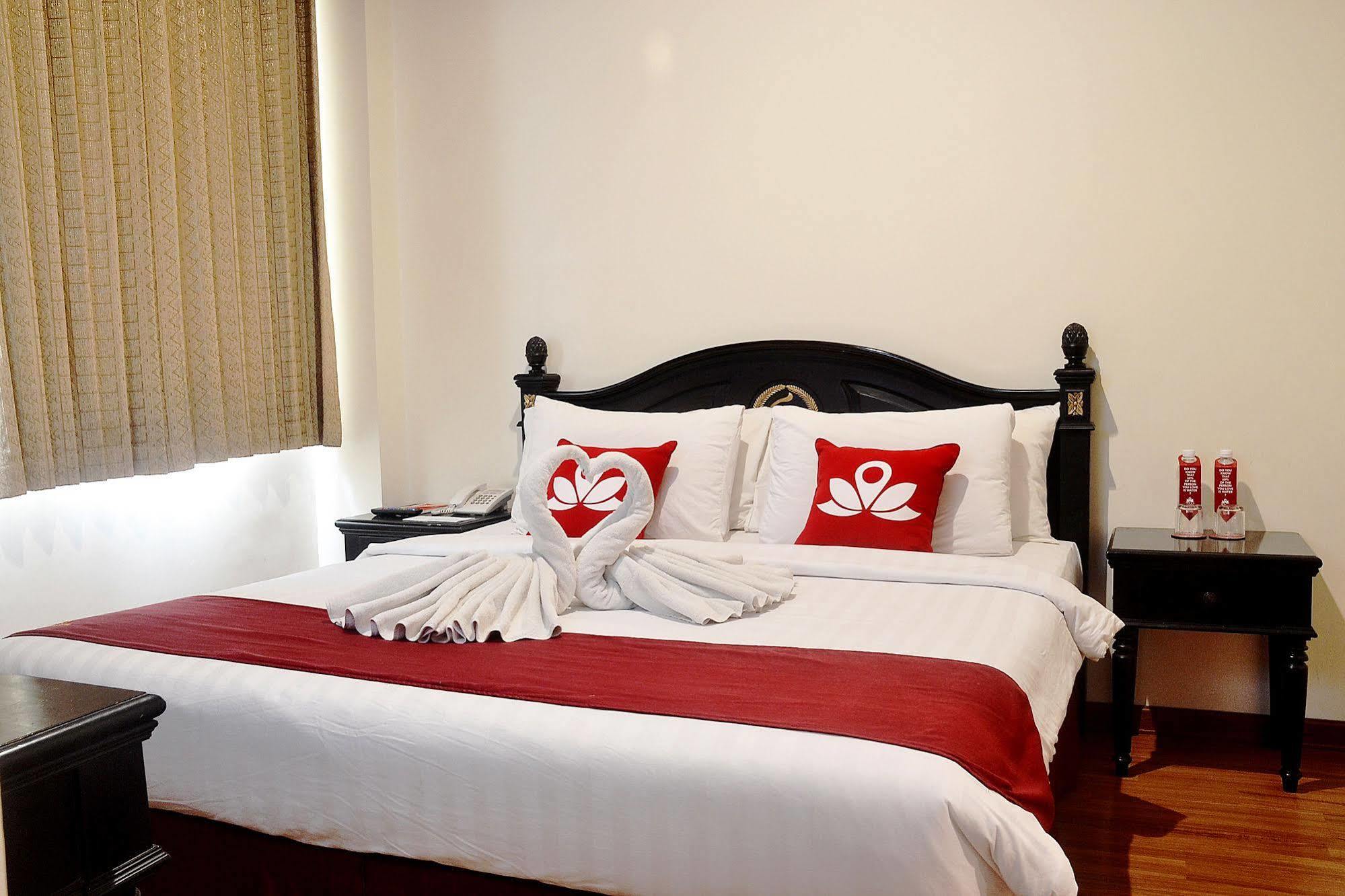 Zen Rooms Sultan Iskandar Muda Surabaya Buitenkant foto