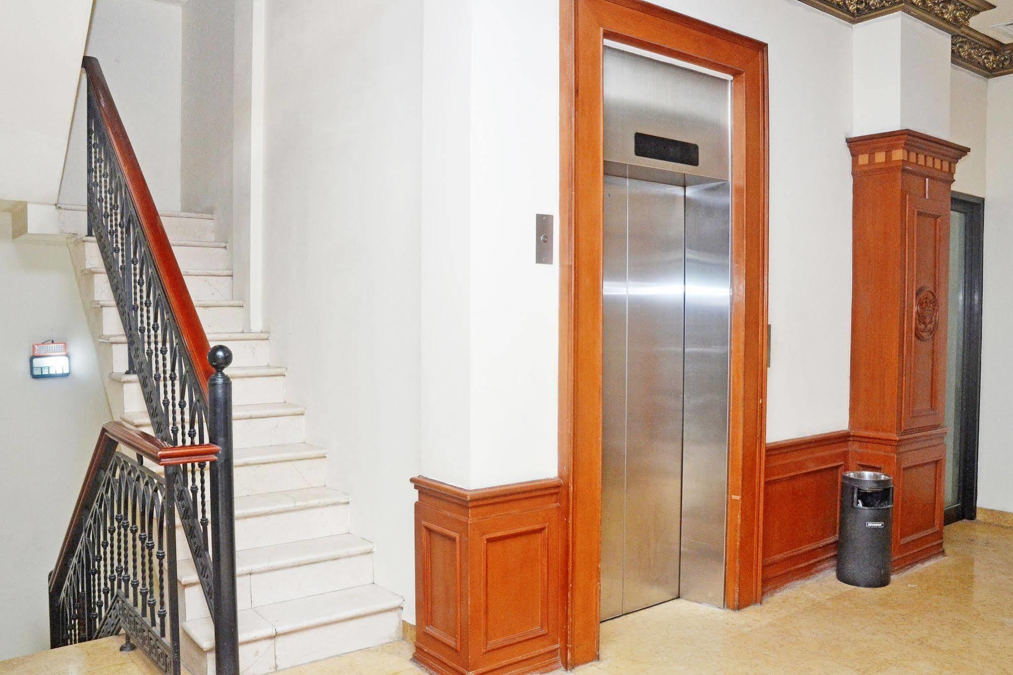 Zen Rooms Sultan Iskandar Muda Surabaya Buitenkant foto