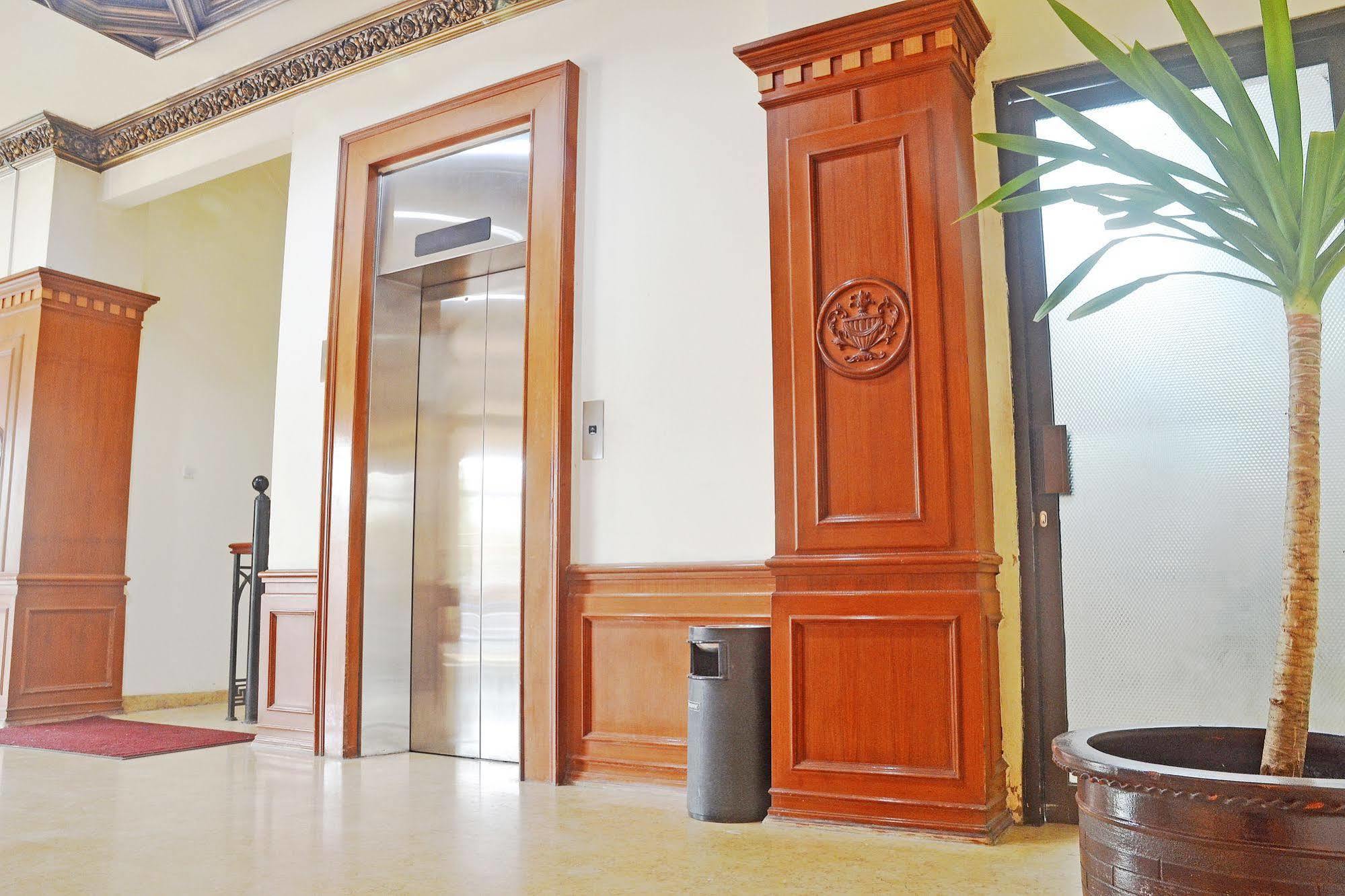 Zen Rooms Sultan Iskandar Muda Surabaya Buitenkant foto
