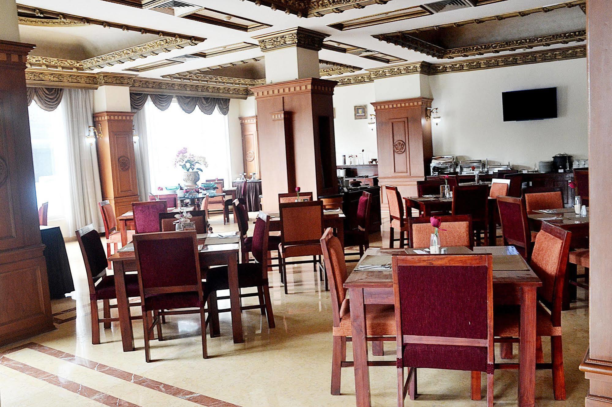 Zen Rooms Sultan Iskandar Muda Surabaya Buitenkant foto