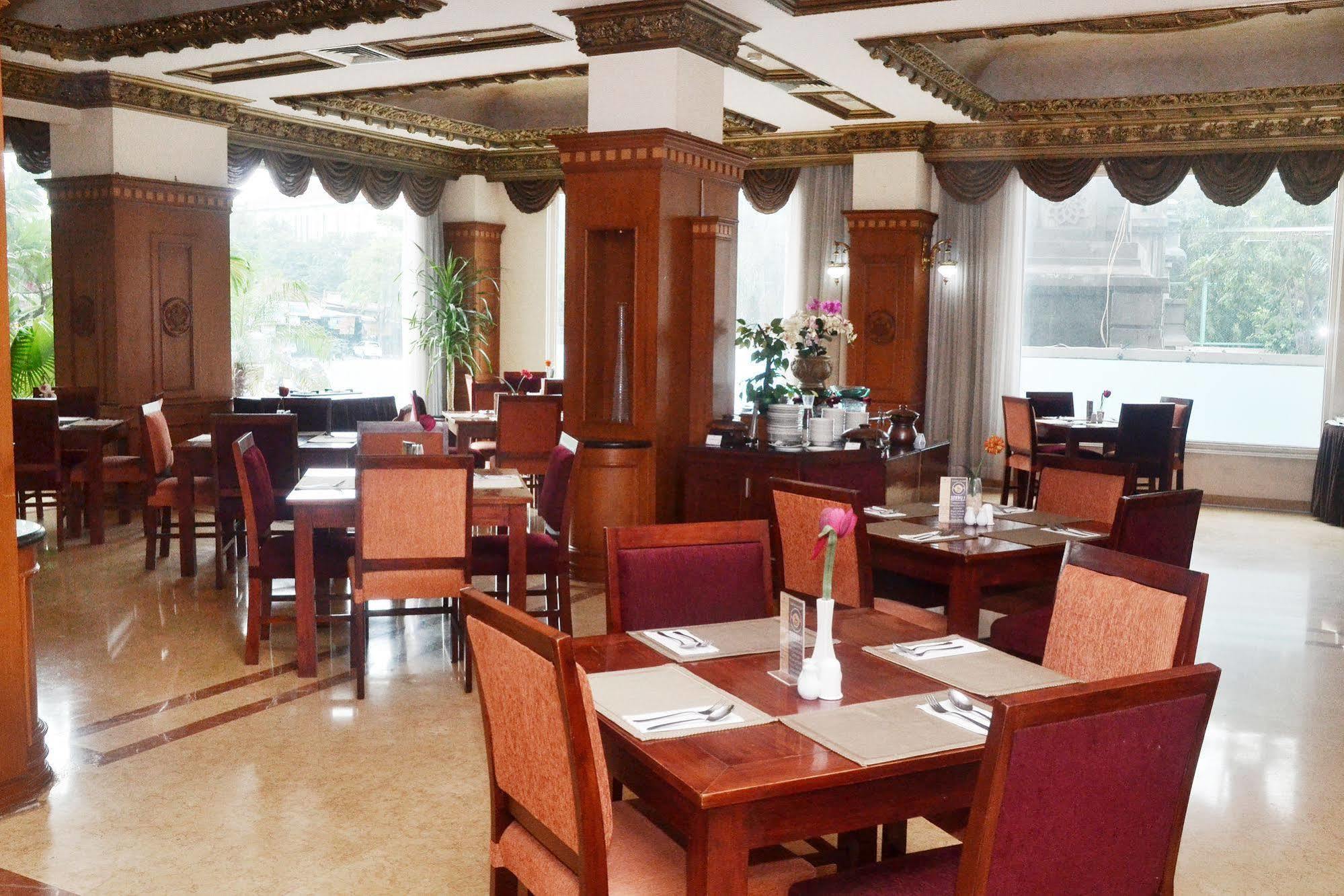 Zen Rooms Sultan Iskandar Muda Surabaya Buitenkant foto