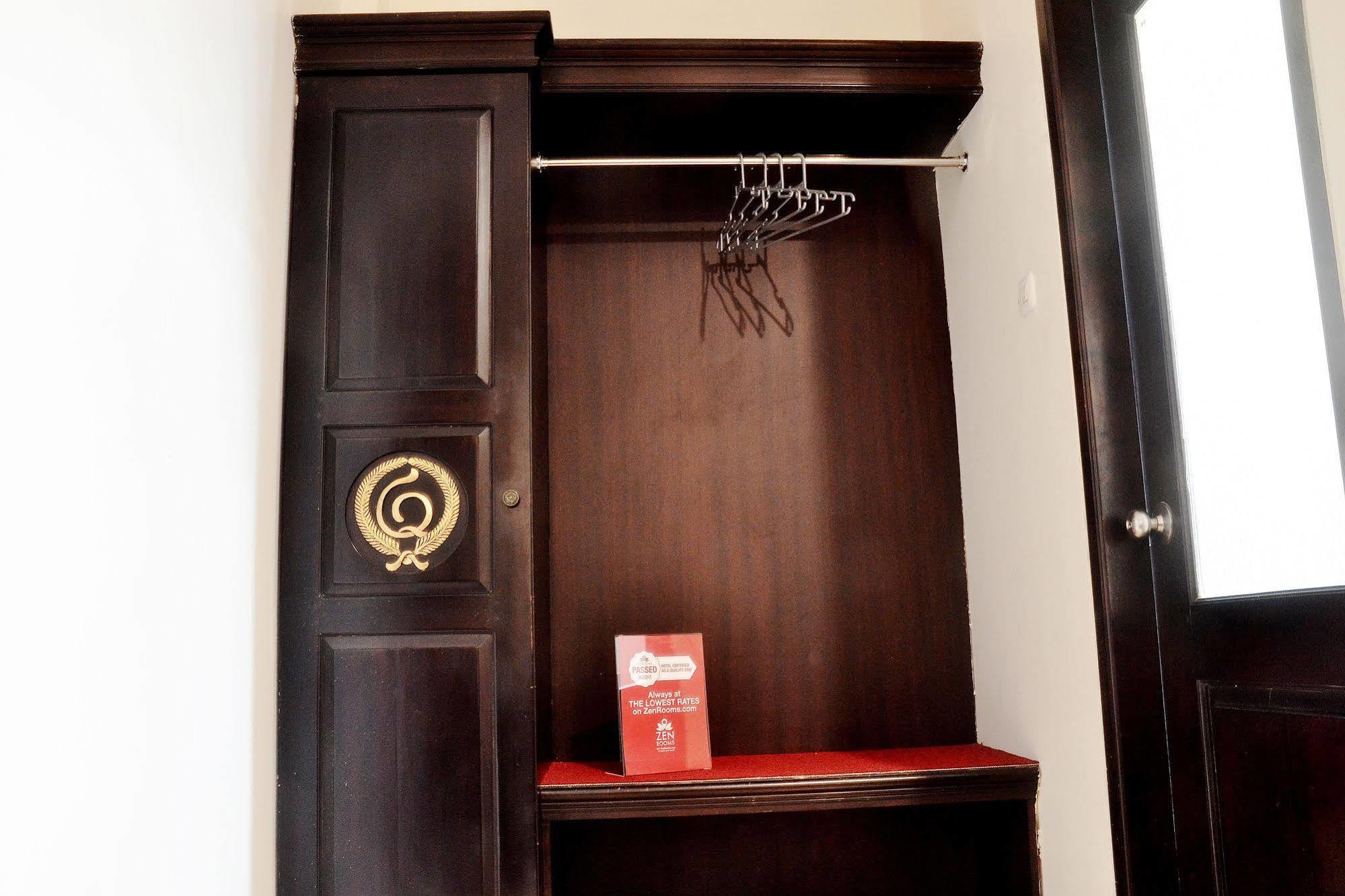 Zen Rooms Sultan Iskandar Muda Surabaya Buitenkant foto